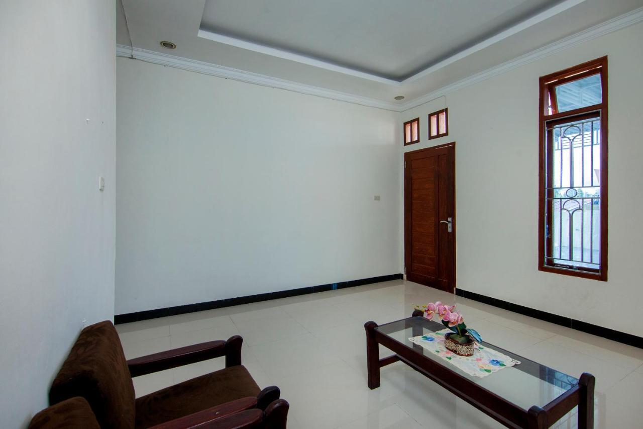 Oyo 2220 Pink'S Guest House Tarutung Zewnętrze zdjęcie